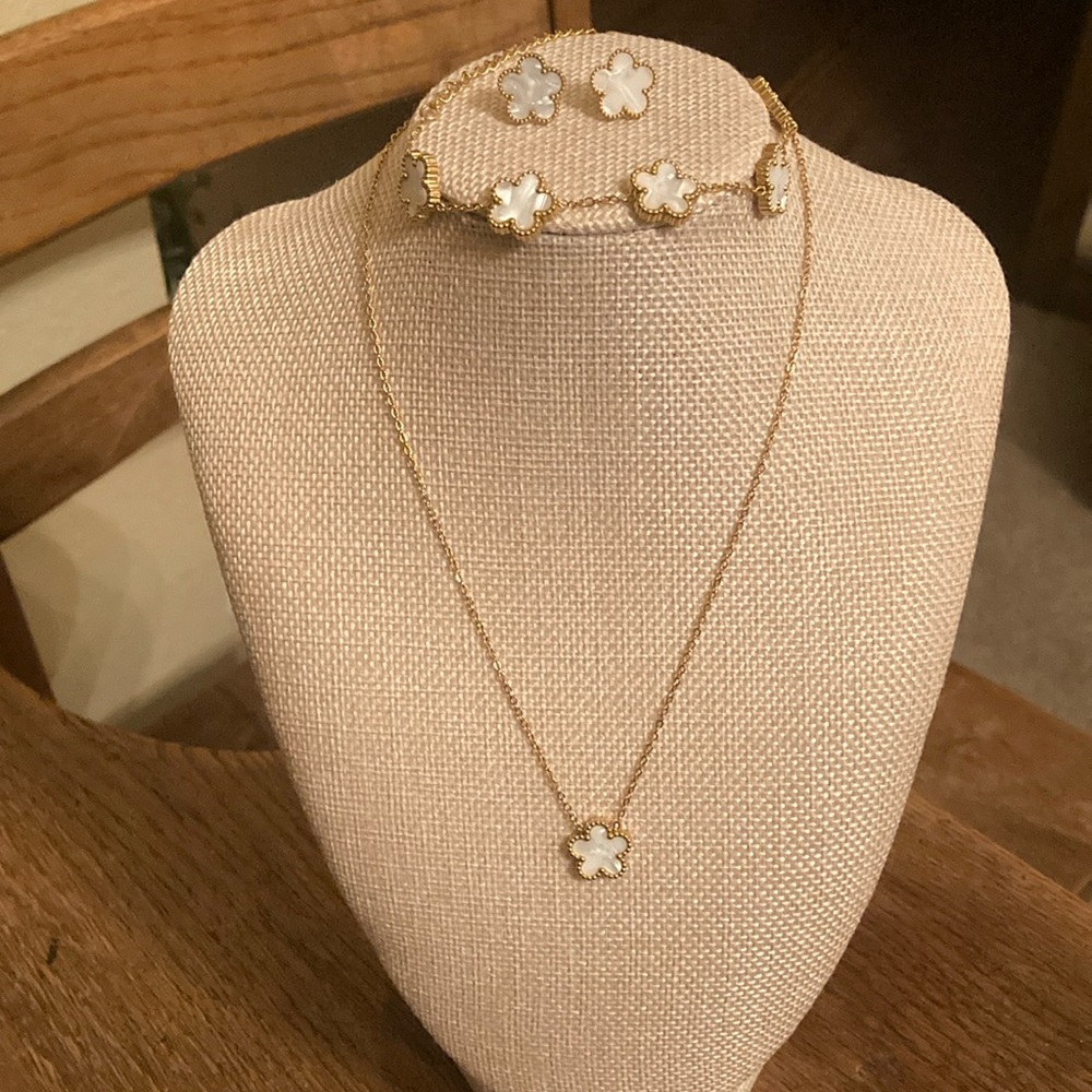 Clover 18K Gold Plated 3 Piece Jewelry Set NWOT